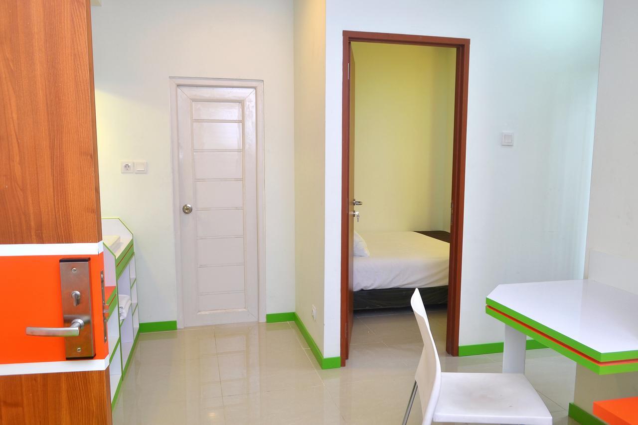 Titanium Express Homtel Hotel Jakarta Exterior photo